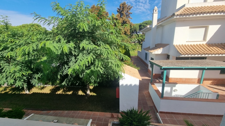 Casa Adosada en Venta en Nuevo Portil: Tu Refugio Ideal
