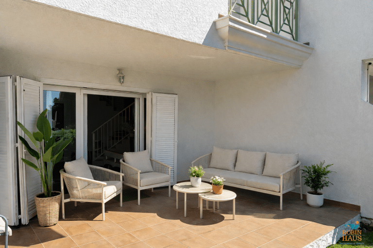 🌿 Amplia casa adosada con encanto y vistas al golf – Urbanización Orillas del Piedras, Nuevo Portil